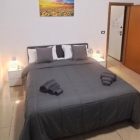 Fiera Bolognina - Komodo - Appartamento Completo Con Giardino E Parcheggio Privato Bologna Luaran gambar